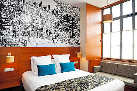 1 Queen Bed, Nonsmoking, Comfort Room, Larger Room, Courtyard View