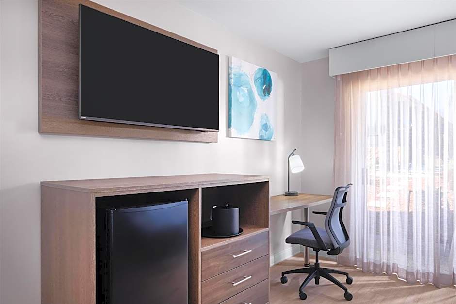 Best Western Plus Pepper Tree Inn