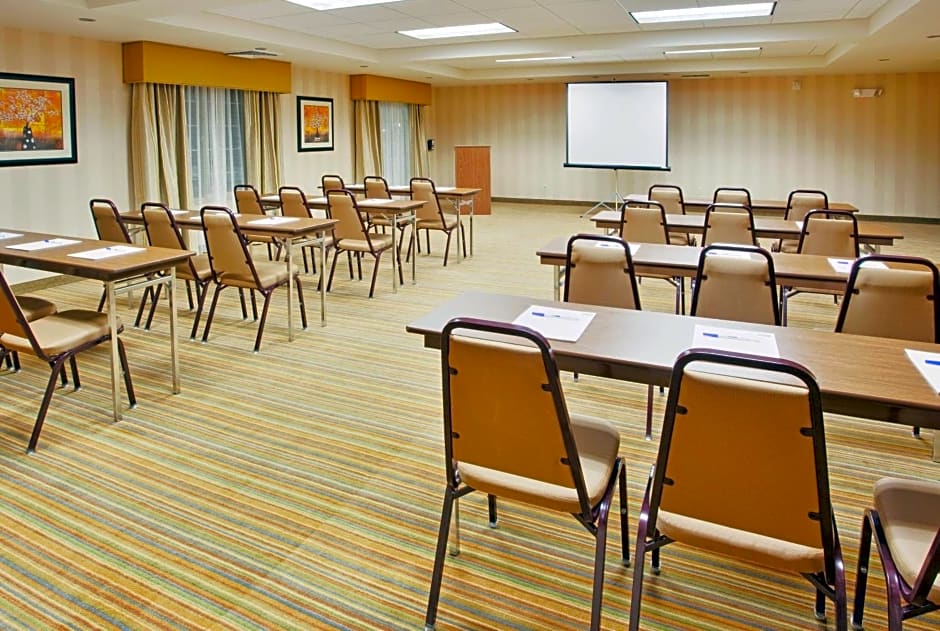 Holiday Inn Express Hotel & Suites Willows By IHG