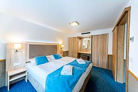 Comfort Triple Room with Shower