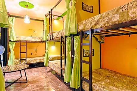 Bed in 10-Bed Mixed Dormitory Room