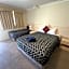 OVERLANDER MOTOR LODGE