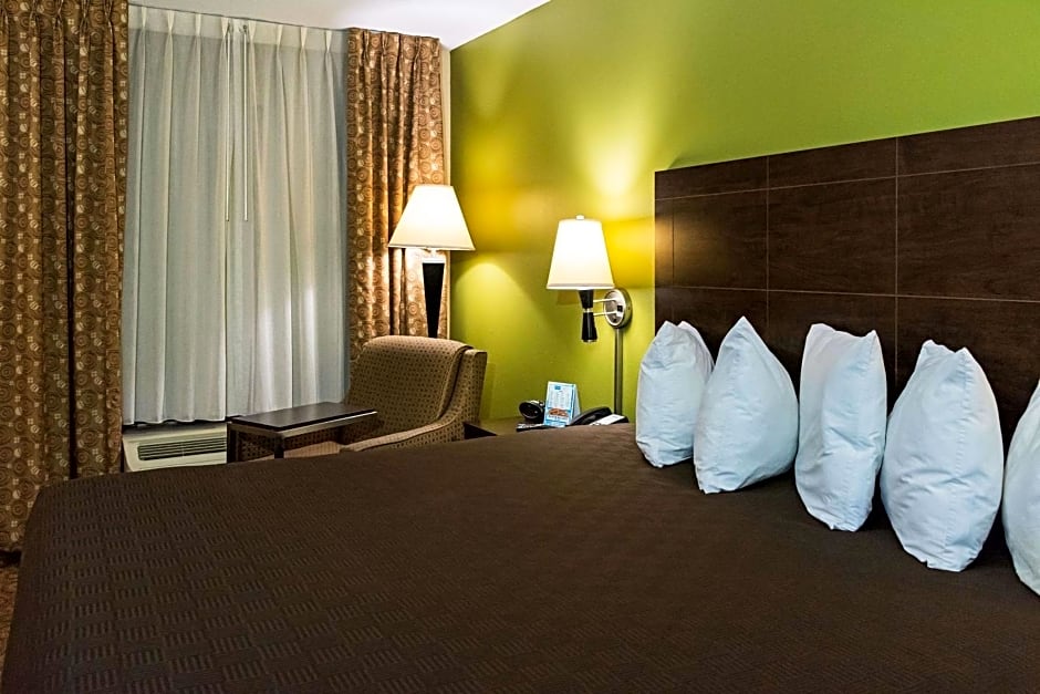 Rodeway Inn & Suites North Clarksville