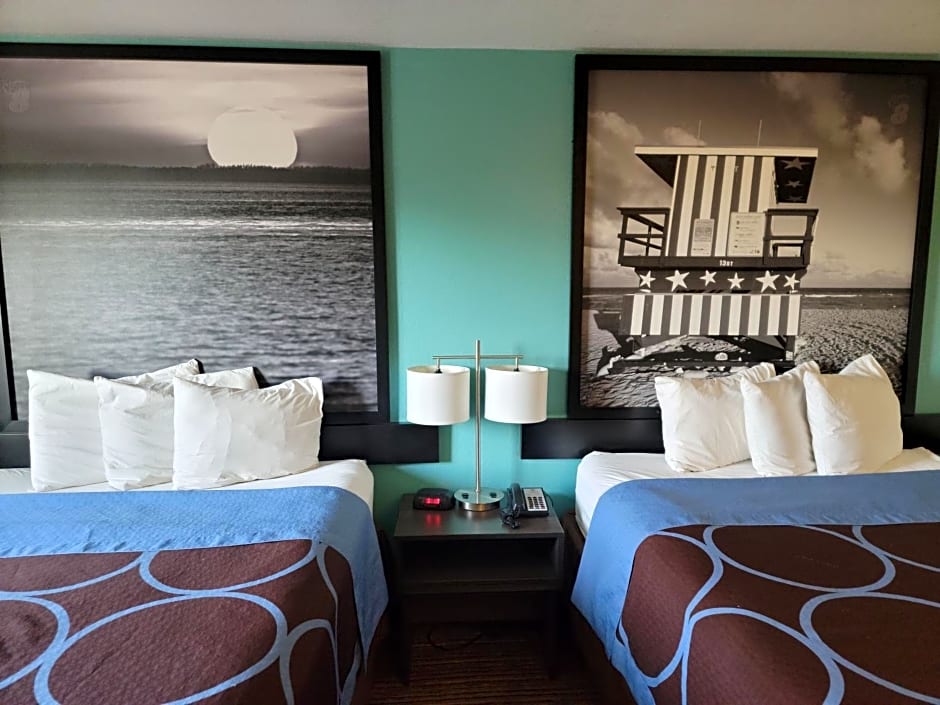 Super 8 by Wyndham Clearwater/St. Petersburg Airport