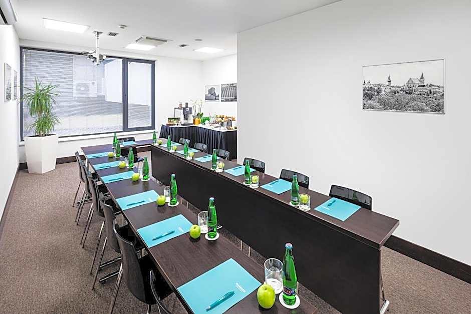 Occidental Praha Five