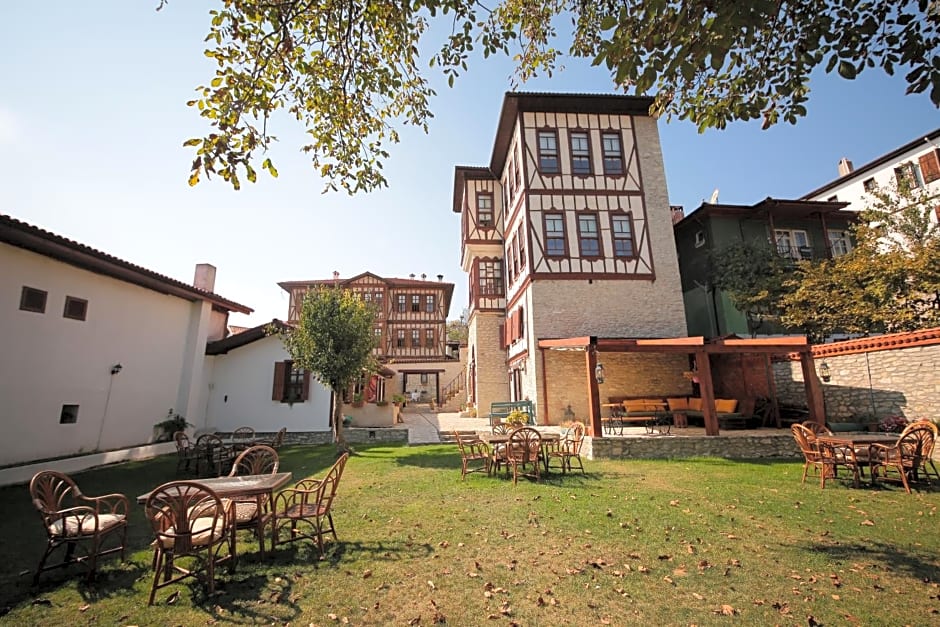 KARAÜZÜMLER KONAĞI