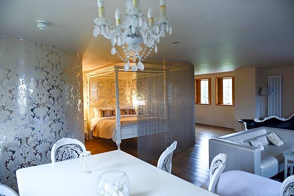 Glenskirlie Castle Hotel