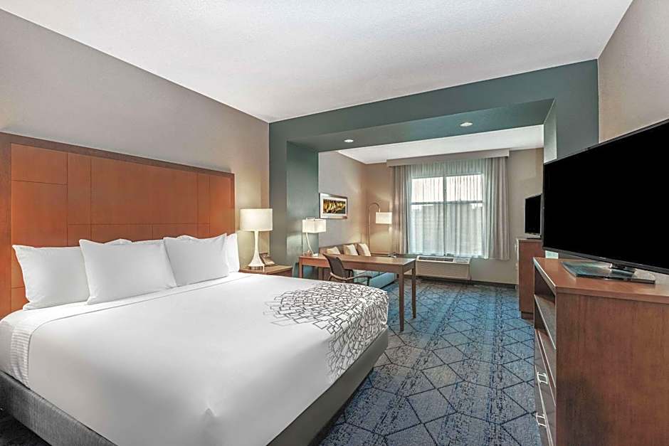 La Quinta Inn & Suites by Wyndham Kansas City Beacon Hill
