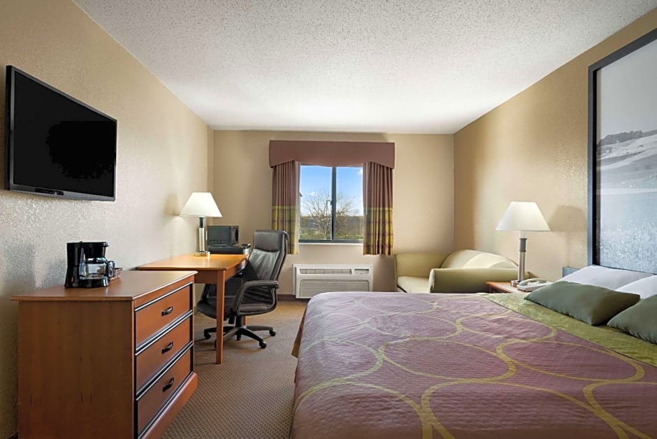 Super 8 by Wyndham Green Bay I-43 Bus. Park
