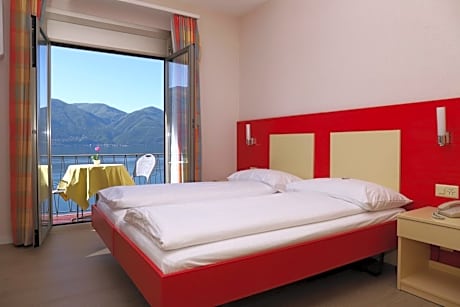 Panorama Triple Room with Balcony and Lake View