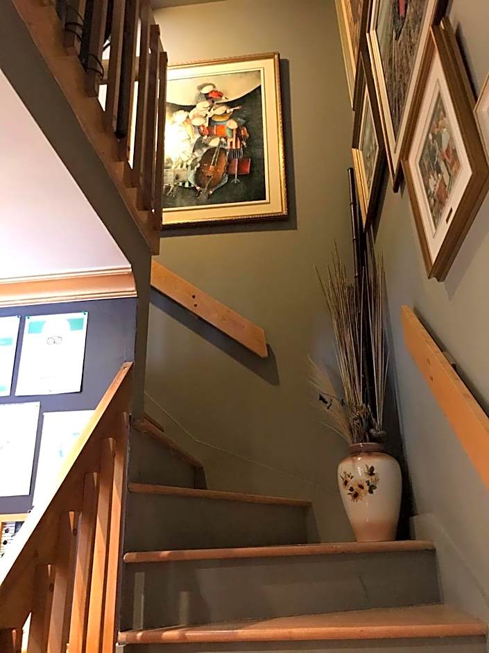 Repos & Manna Downtown Montréal