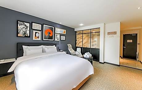 Premium King Room