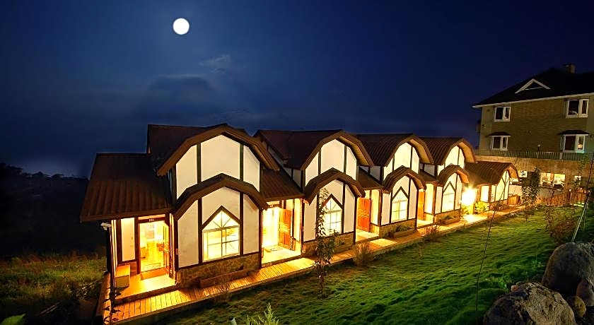 Sea of Clouds Vacation Villa I