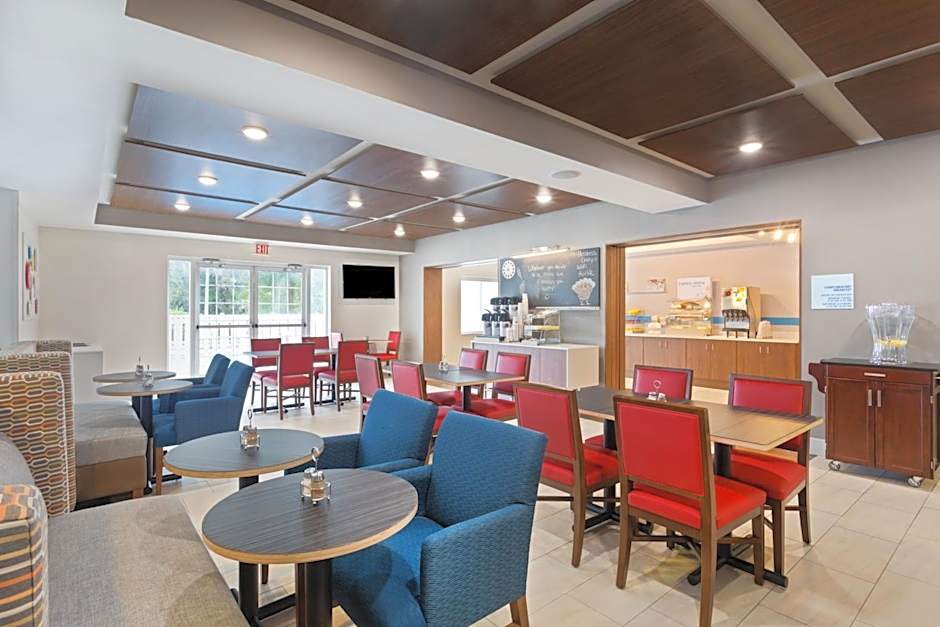 Holiday Inn Express & Suites Tavares By IHG