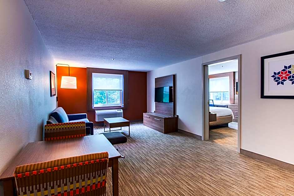 Holiday Inn Express & Suites Lincoln East - White Mountains By IHG