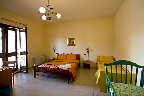 Triple Room with Terrace