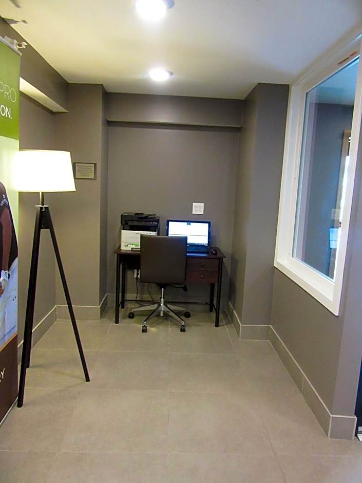 Country Inn & Suites by Radisson, Gatlinburg, TN