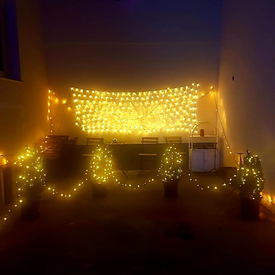 New Hostel Berlin Mitte FREE SNACK hot tea and coffee