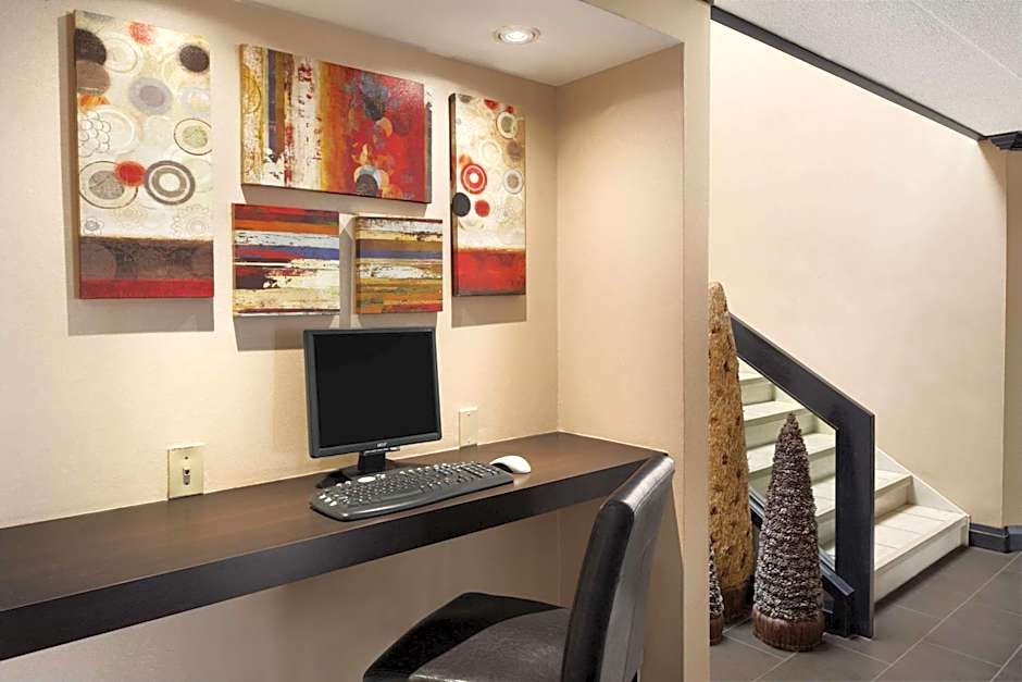 Days Inn by Wyndham Brantford