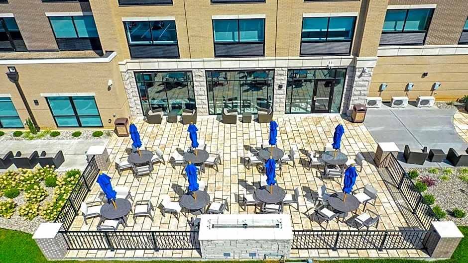 Holiday Inn Express & Suites Elizabethtown North By IHG
