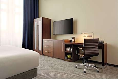 King Room with Sofa Bed and Roll-in Shower - Disability Access/High Floor