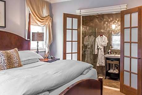 Deluxe King Room - Non-Smoking