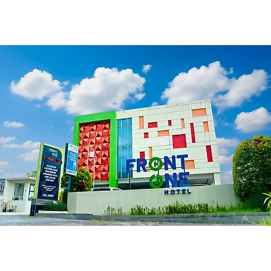Front One Hotel Purwodadi
