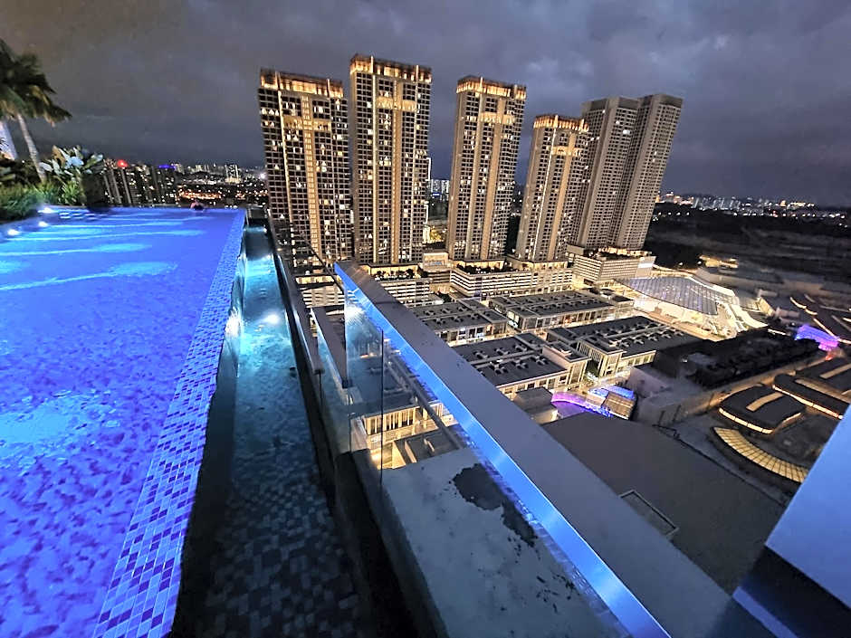 Pavilion 2 Revol Sky Pool 2-3 pax LS25