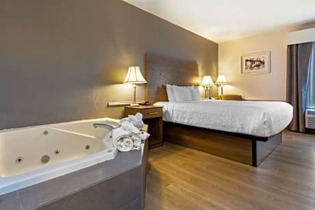 King Suite with Hot Tub - Non-Smoking