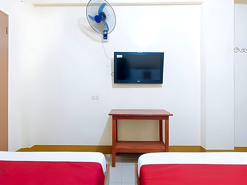 RedDoorz @ Golden Park Inn La Union