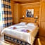 Hotel Between