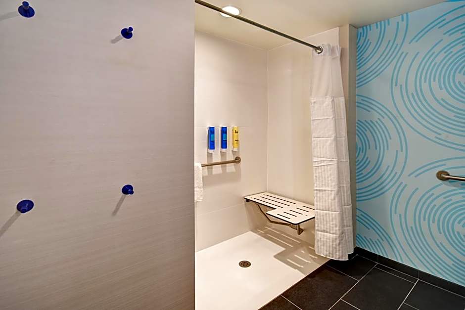 Tru by Hilton Louisville Airport, KY