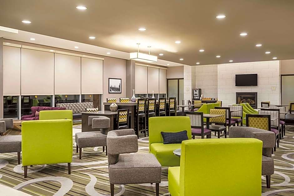 La Quinta Inn & Suites by Wyndham Clifton Park