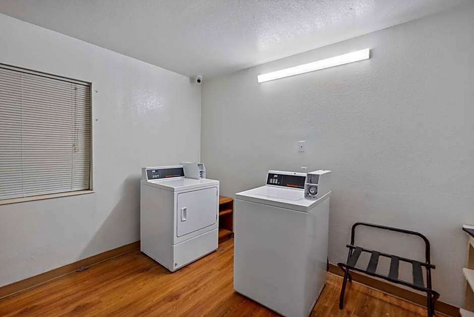 Motel 6-Normal, IL - Bloomington Area