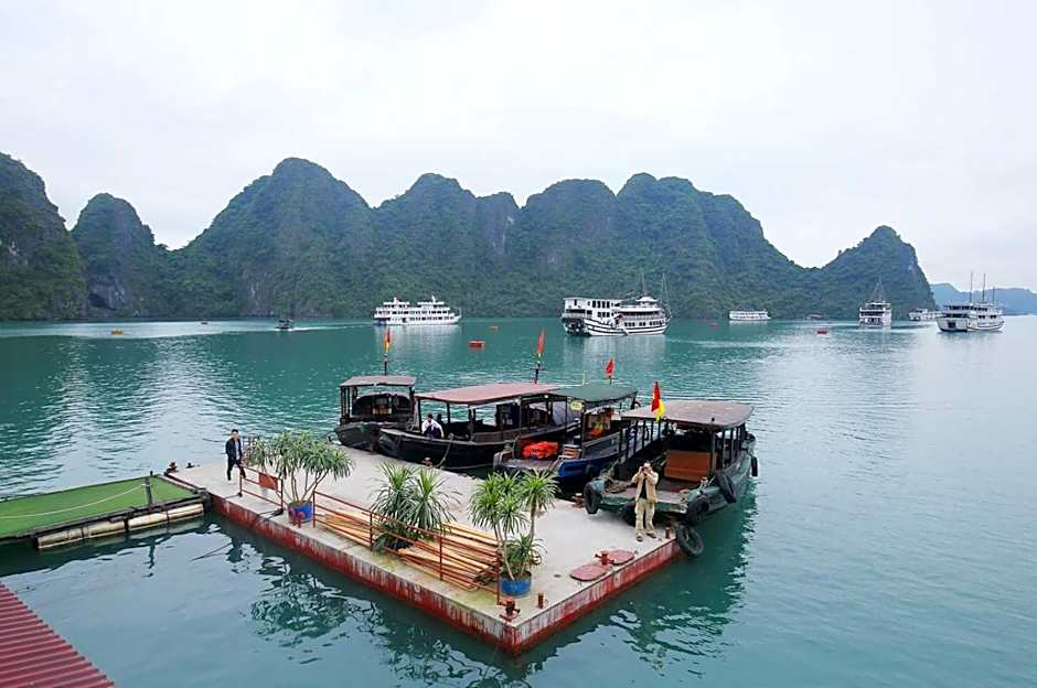 Royal Palace Cruise