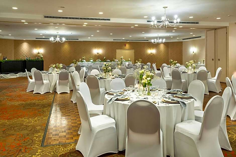 Allure Hotel & Conference Center