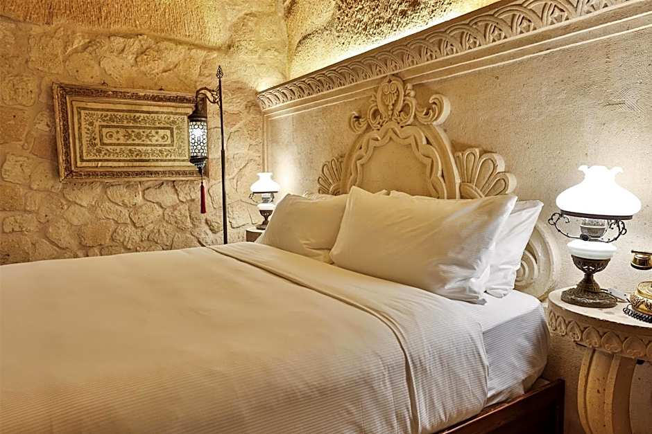 Elika Cave Suites & Spa