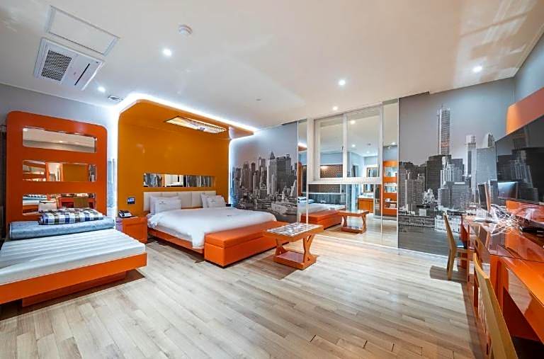 Zara Hotel Peace Square