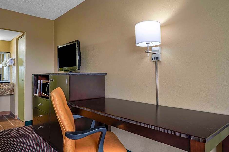 Super 8 by Wyndham Perrysburg/Toledo
