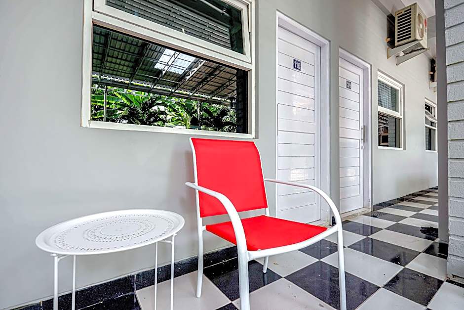 RedDoorz near Solo Square 3