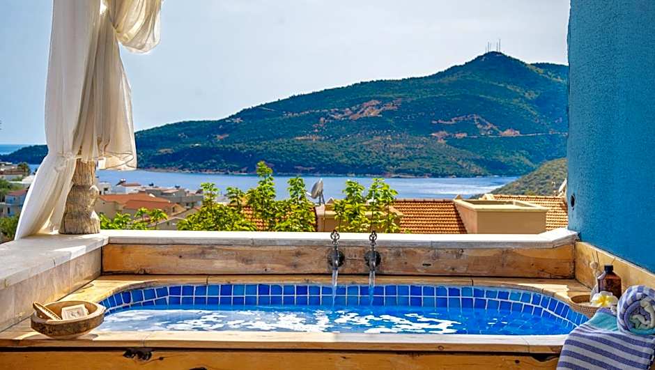 Photo 1 of 3 of Deluxe Master 2 Beds, Sea View