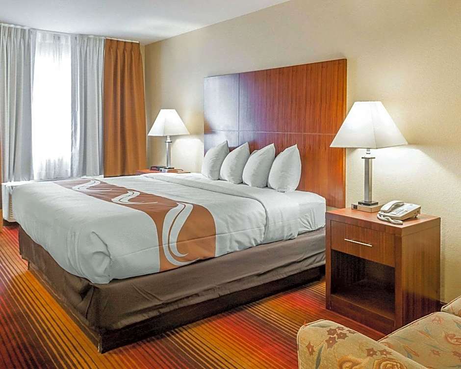 Photo 1 of 3 of 1 King Bed, Nonsmoking