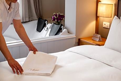 Deluxe Room with Bay Window