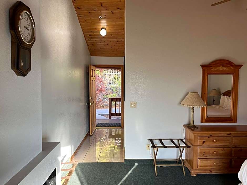 Whispering Pines Lodge