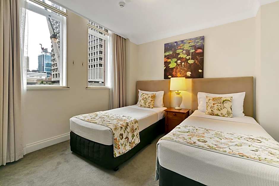 Manor Apartment Hotel