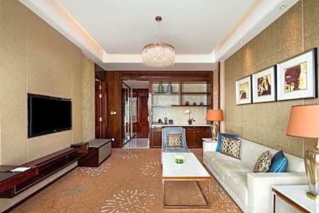 presidential suite, executive lounge access, 1 bedroom suite, 1 king, river view