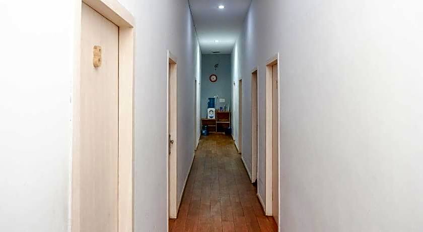 RedDoorz near Exit Tol Batang