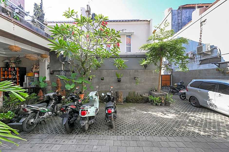 RedDoorz near Mertasari Beach 2