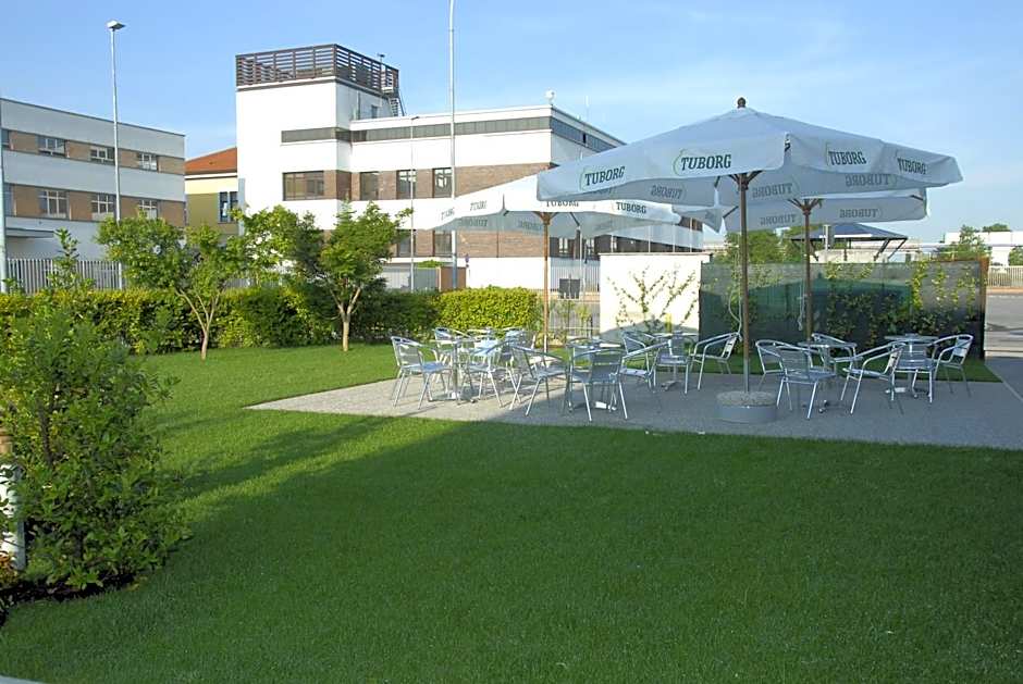 Groane Hotel Residence