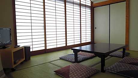Japanese Style Room with Shared Bathroom 3-4 adult